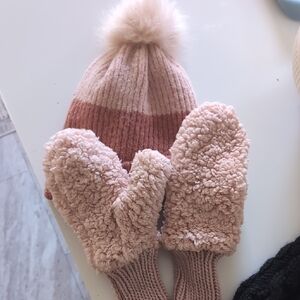 Adorable Hat And Mitt Set